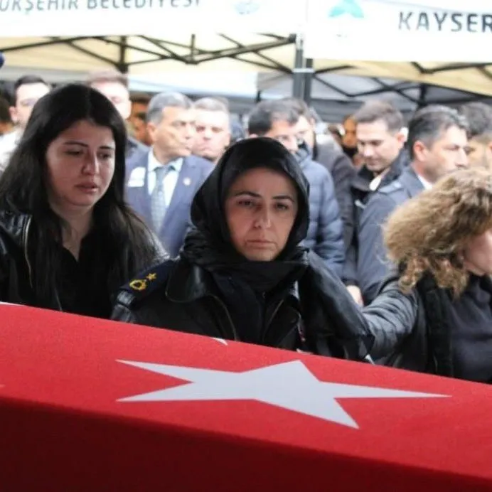 Şehit Hava Pilot Binbaşı Nihat İlgen’in Eşi, Eşinin Montunu Giyerek Uğurladı