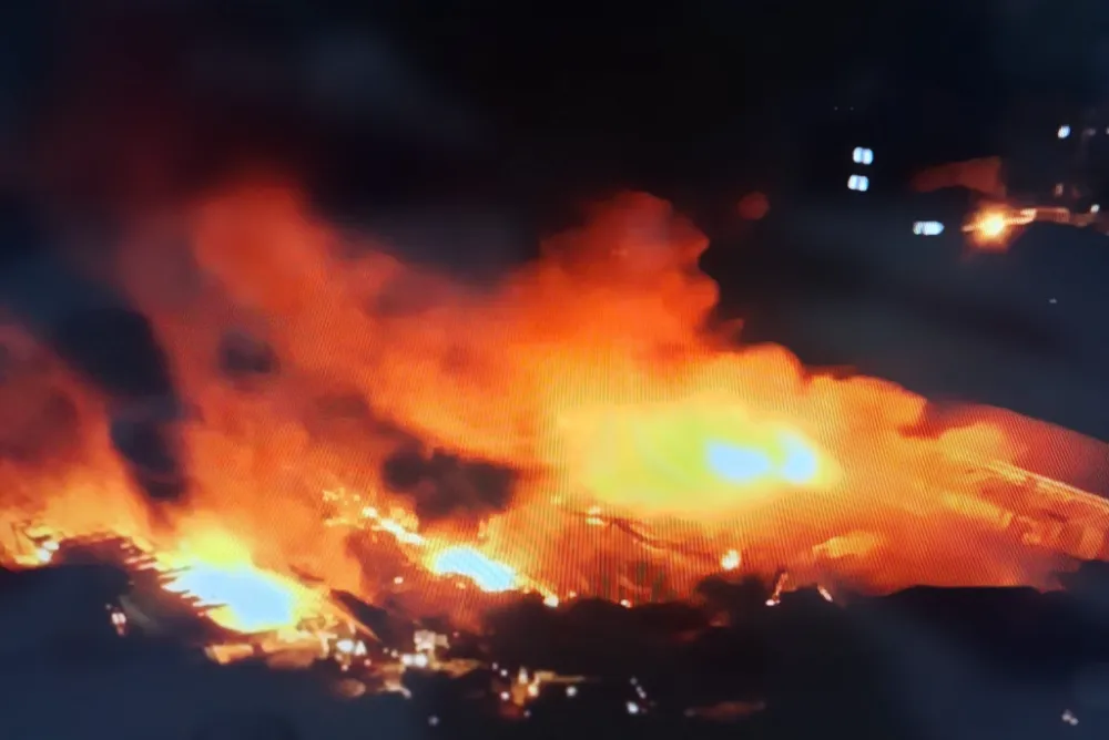 Çekmeköy’de Elyaf, Sünger Fabrikasında Korkutan Yangın!