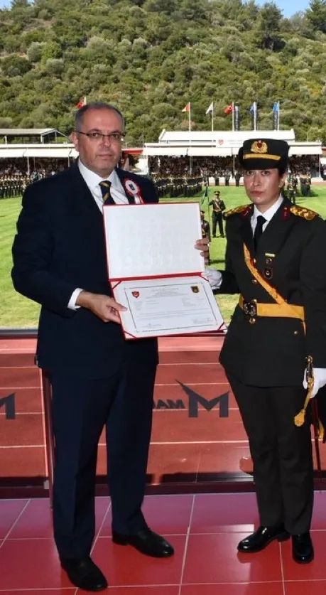 15 Temmuz’un Sembol İsmi Şehit Ömer Halisdemir’in Kızı Teğmen Oldu