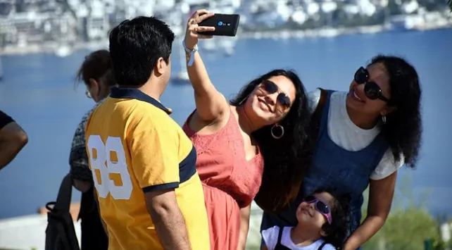 Hindular, Tek bir çağrıyla Türkiye ve Azerbayca  seyahatlerini apar topar iptal ettiler